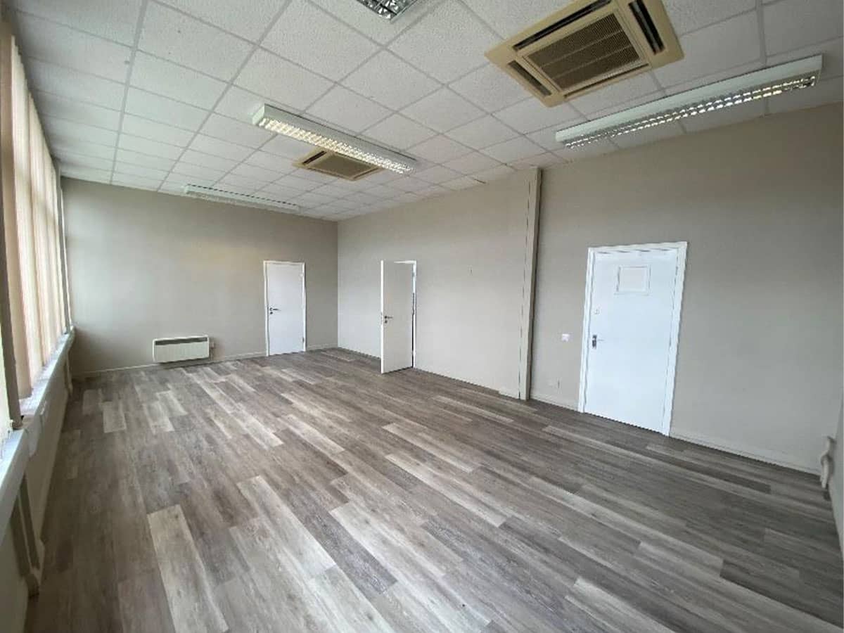 Rent commercial property Chesterfield